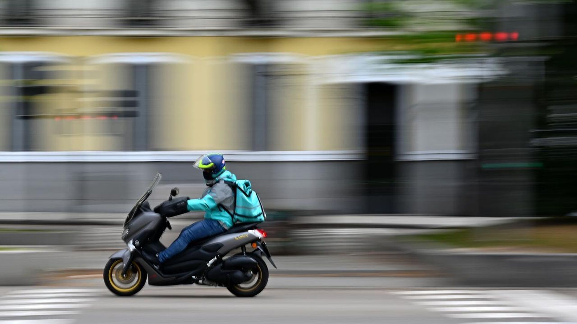 E-Ticaret Paket Teslimatı İçin Hızlı Kurye